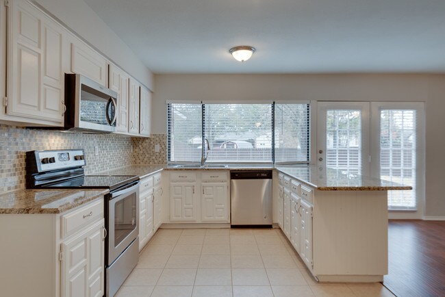 Foto del edificio - 1201 Creekwood Court, Allen