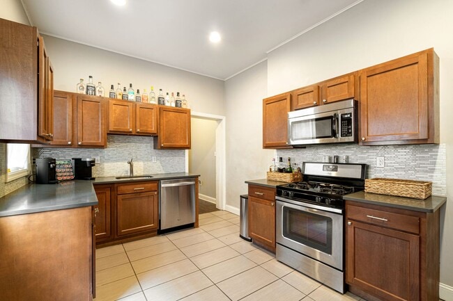 5 bed, 2.5 Bath, Southside Flats - 5 bed, 2.5 Bath, Southside Flats House