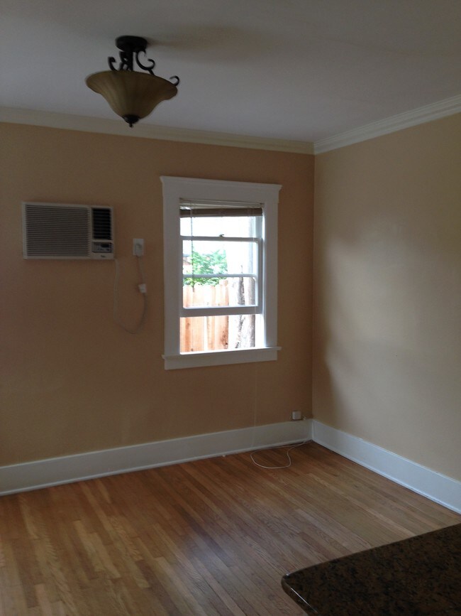 Foto del edificio - 750 E Orange Grove Blvd