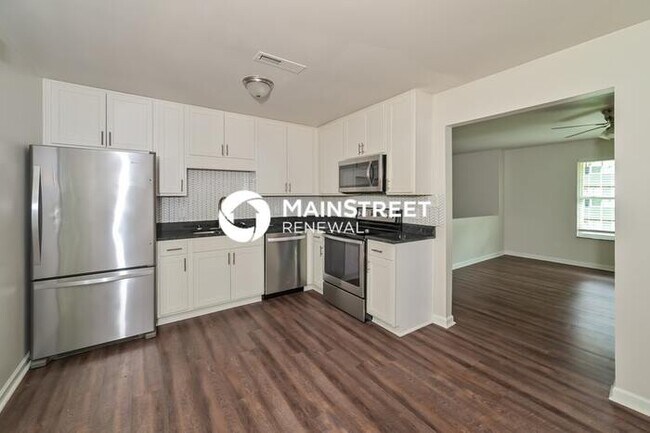 Foto del edificio - 3 Bedroom Pet-Friendly Home in KNOXVILLE, TN with Main Street Renewal