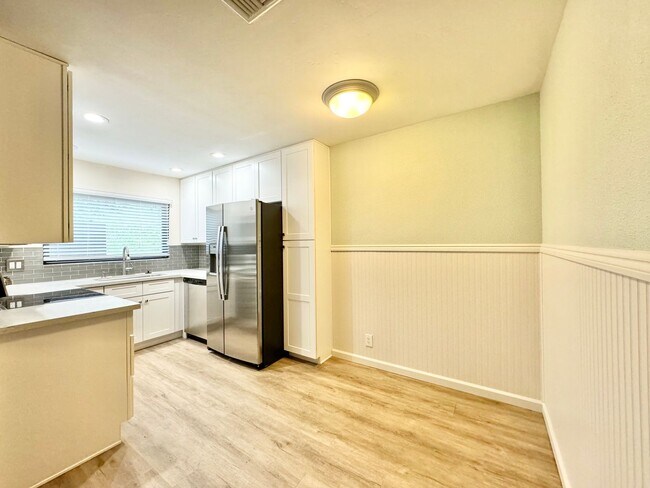 Building Photo - Beautiful 2Bd/2Ba Located in Point Loma!