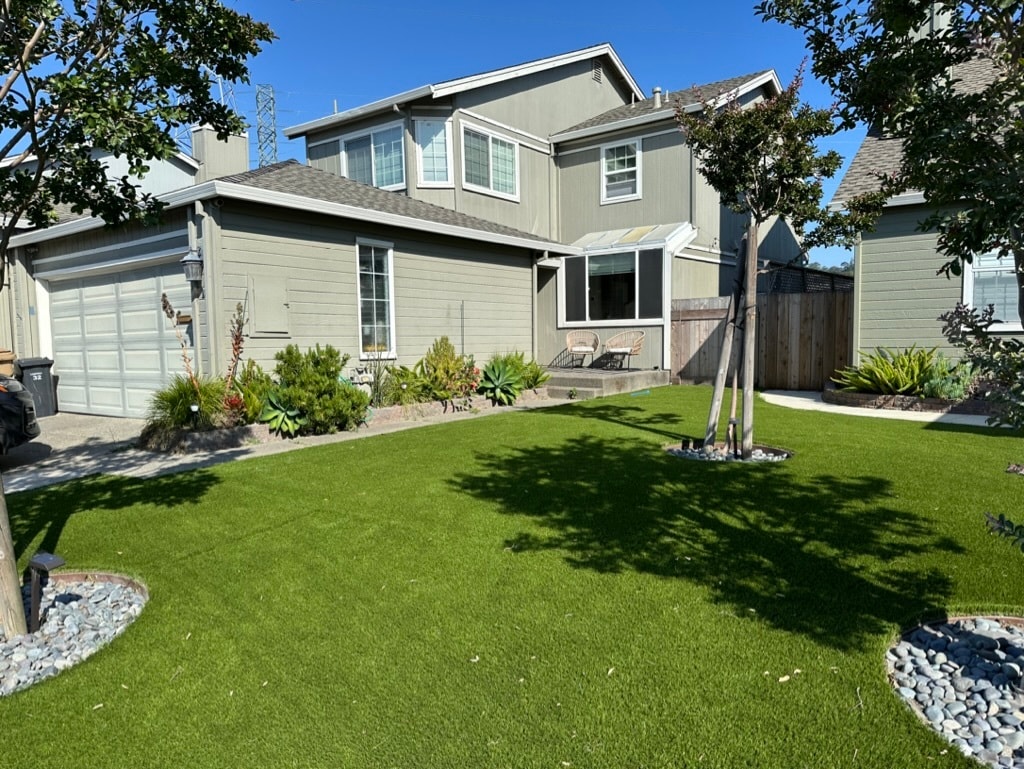 Turf Front Yard. Backyard/ Sideyard access - 18 Portsmouth Cv