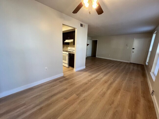 Foto del edificio - Lovely 2 BR/1 BA Condo in Fairlawn!