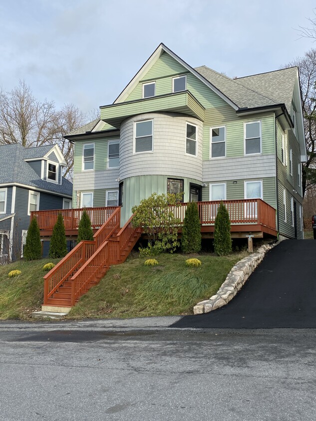 Street View - 32 Uxbridge St