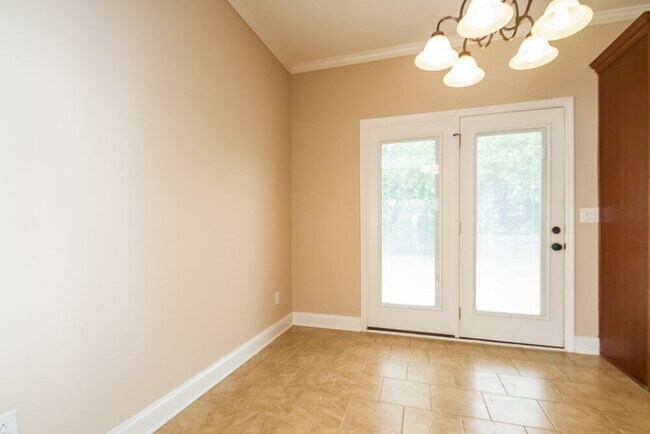Foto del edificio - 2213 Strickland Dr