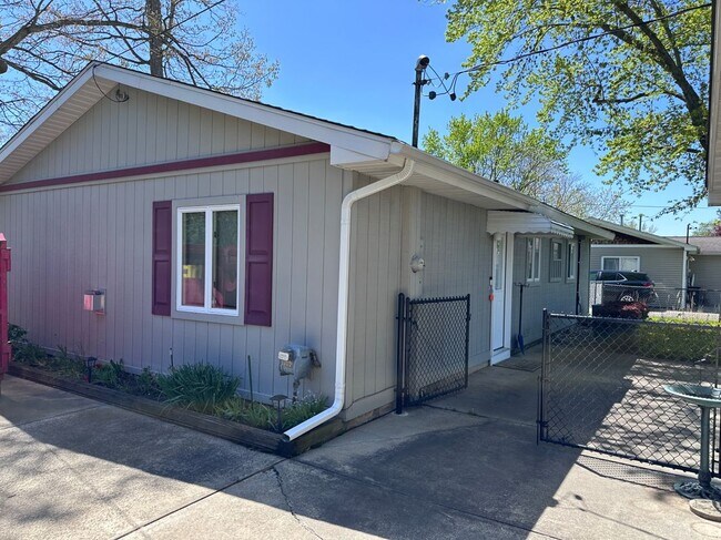 Foto del edificio - 6284 Woodsdale Dr