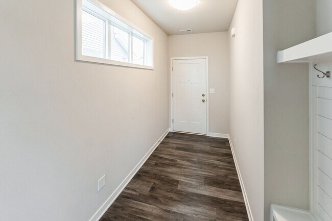 Foto del edificio - CORNER UNIT!! 3 Bed, 2.5 Bath Townhome in Ankeny
