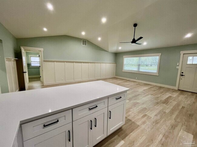 Building Photo - 1501 E Cross St