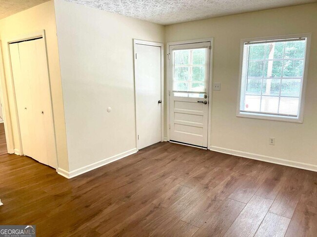Building Photo - 135 Meadowbrook Ct