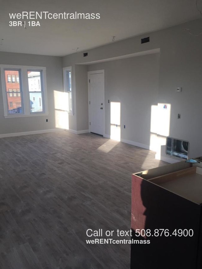 Building Photo - 114 Endicott St