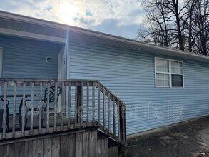 Building Photo - 100 Boncarbo Ln