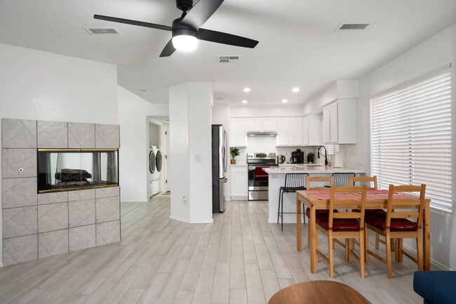 Building Photo - 13682 W Desert Flower Dr