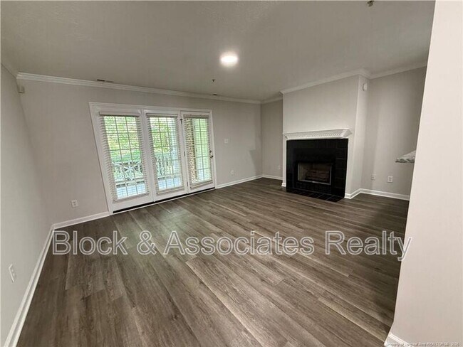 Foto del edificio - 340 Bubble Creek Ct