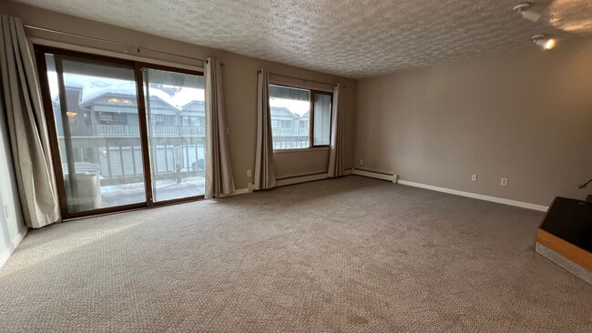 Photo - Beautifully maintained (3) bedroom, (2) ba... Apartment