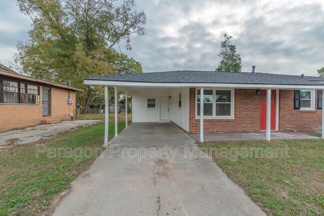 Building Photo - 608 Albany Ave