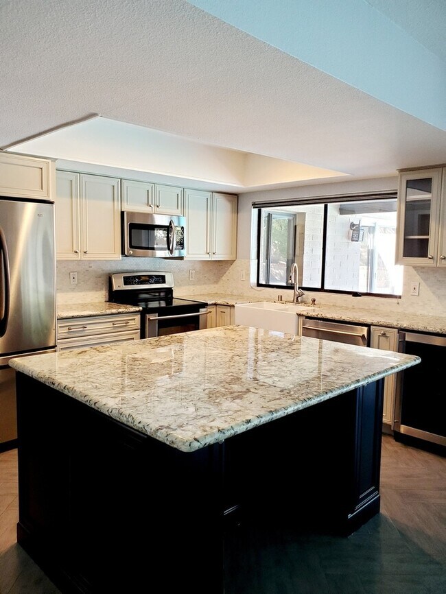 Building Photo - 4910 E Pershing Ave