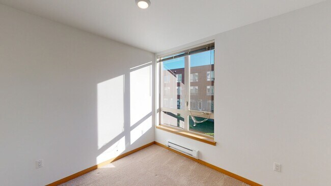 Interior Photo - CityLine
