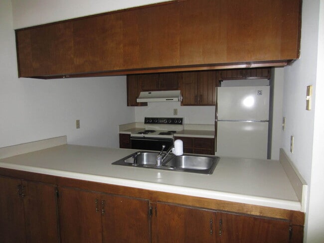 Building Photo - 5 Wooddale Dr