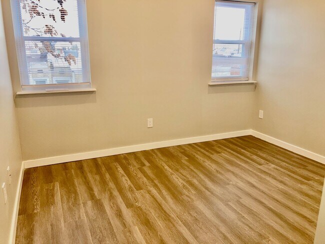 Foto del edificio - 5813 Cedar Ave