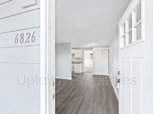 Foto del edificio - 6824 N Richmond Ave