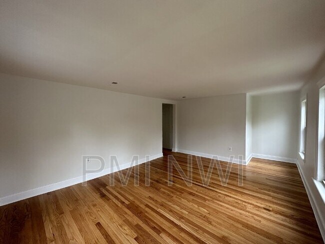 Foto del edificio - 669 Lake St
