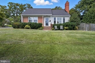 Building Photo - 511 Crestwood Dr