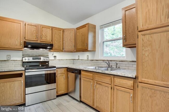 Building Photo - 591 Evergreen Ct