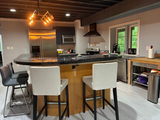 Foto del edificio - 6008 Stillwater Pl