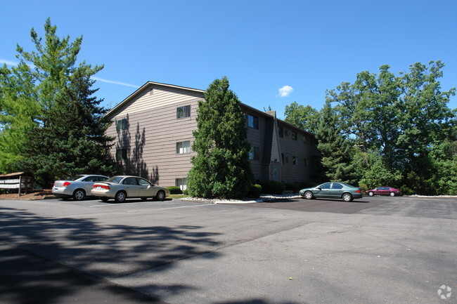 Building Photo - Oakwood Apartments