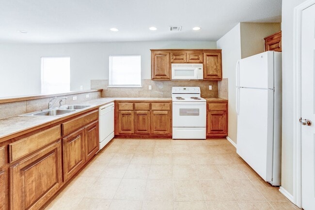 Foto del edificio - 2 Bedroom + Garage! Available now!