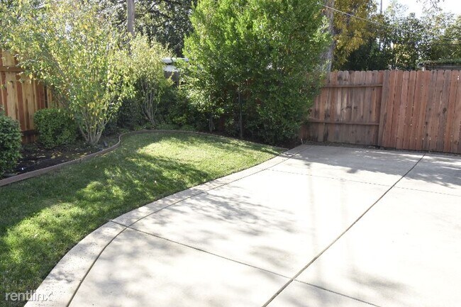 Building Photo - 3 br, 2 bath House - 9072 Goldilocks Way