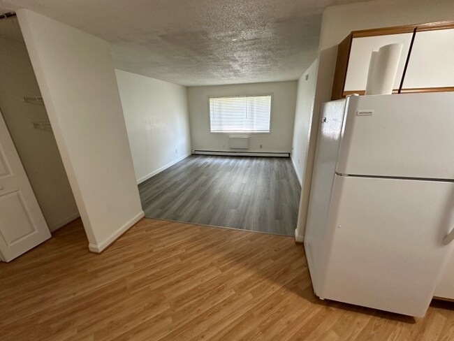 Building Photo - 1518 1st St E