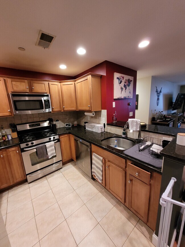 Kitchen - 120 Wyllis Ave