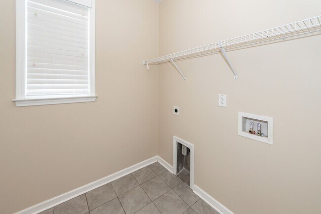 Building Photo - 3 Bedroom, 2.5 Bathroom Home in Hunters Bend - Ladson