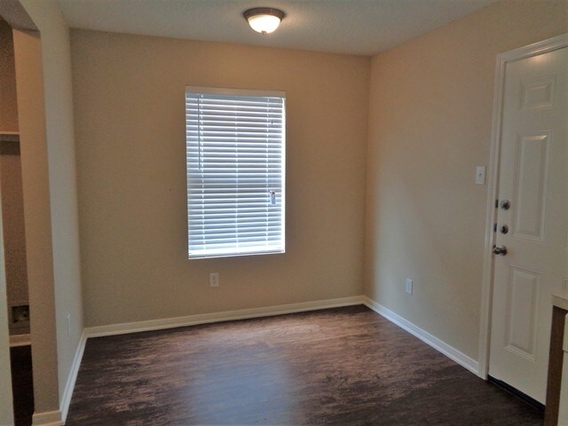 Building Photo - 15129 Grassington Dr