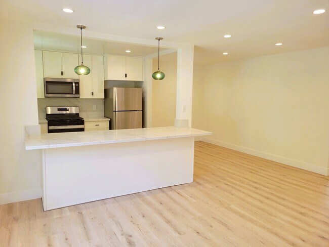 Building Photo - 8078 Fareholm Dr