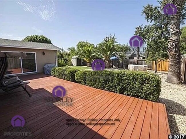 Building Photo - 1393 Schiller Ct