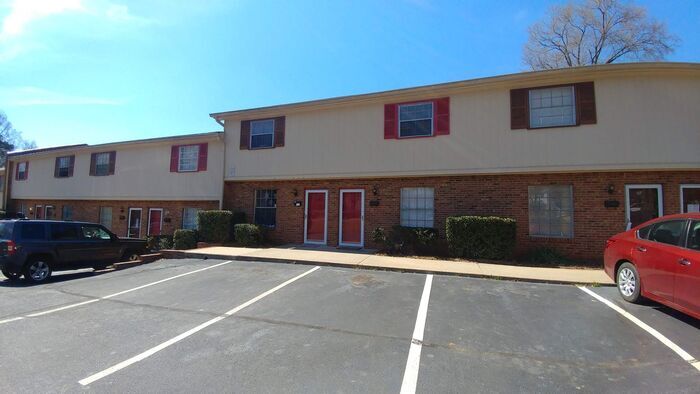Foto principal - 2432 Pruitt St