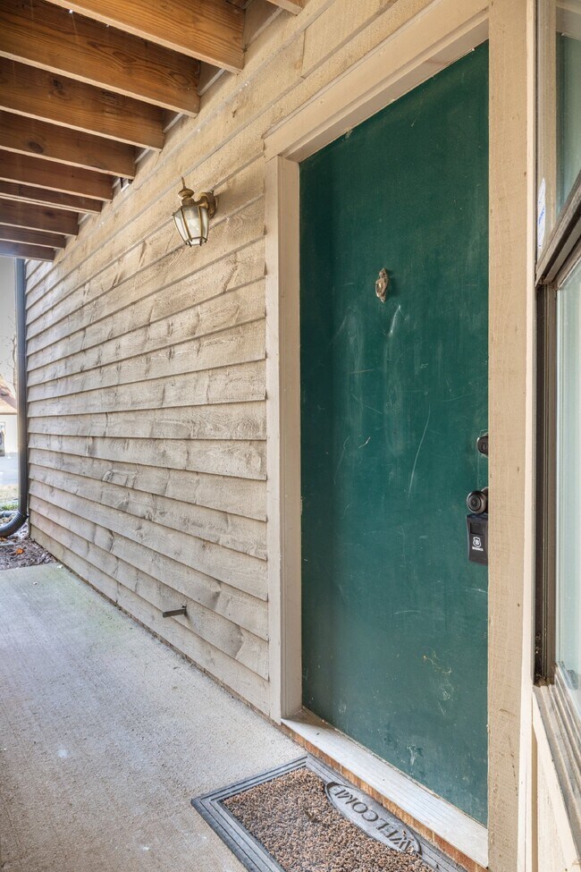 Foto del edificio - Fully Renovated 2-Bed Condo in Lake Wylie Woods – Prime Location with Community Amenities! $1,850...