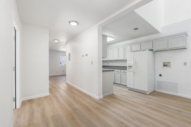 Building Photo - 1211 Lincoln Ave