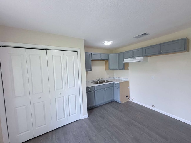 Building Photo - 459 Beech Ave