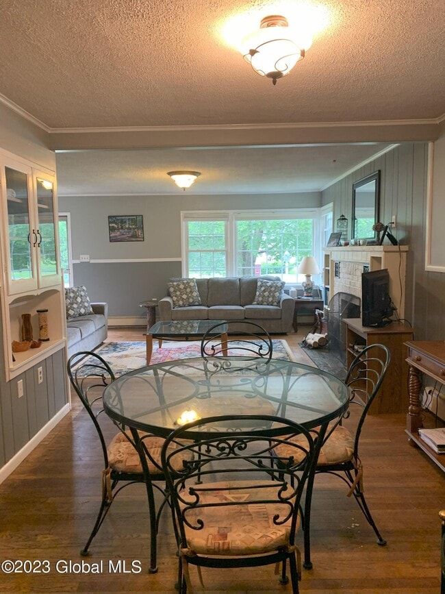 Building Photo - 36 Maple Dell