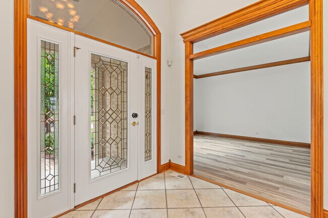 Building Photo - 552 Waters Edge Dr