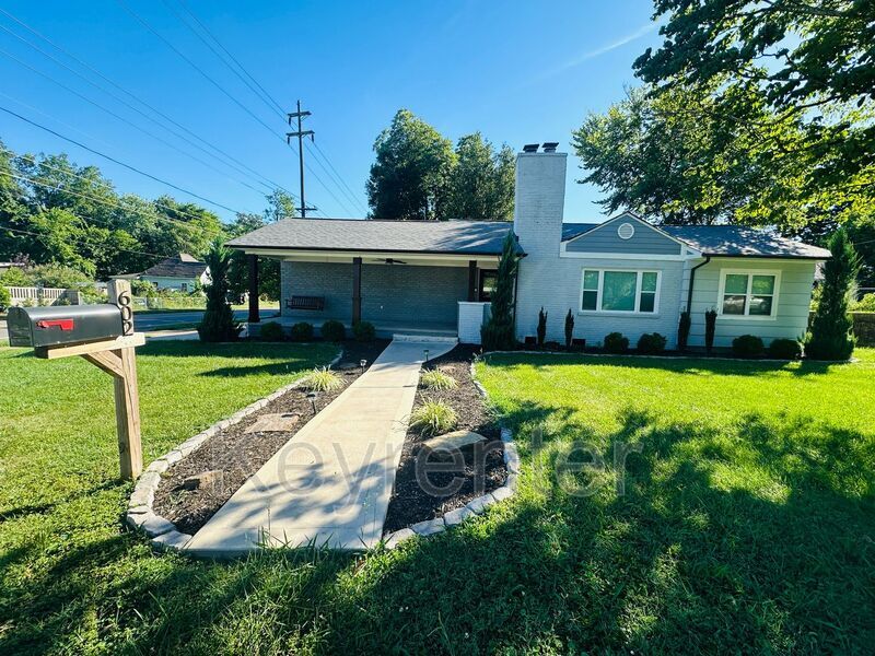 Foto principal - 602 W Glenwood Ave NE