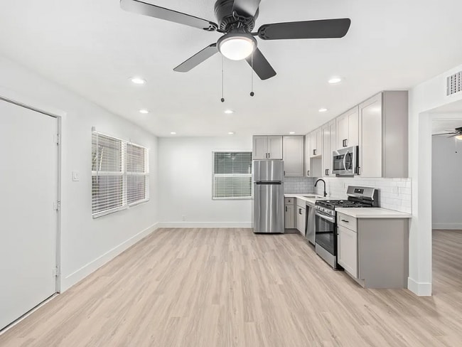 Photo - 498 N Arizona Ave Apartment