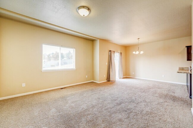 Foto del edificio - 4299 Cresthaven Ln