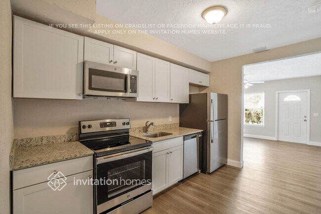 Building Photo - 117 NW 4th Ave