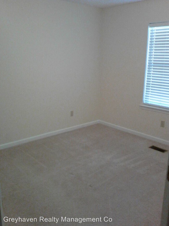 Building Photo - 8322 Hamilton Oaks Dr