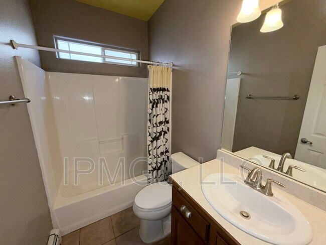 Building Photo - 2815 1/2 Columbine Park Court