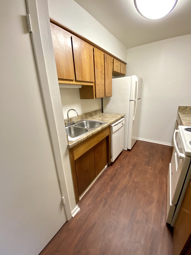 A1 Cocina recientemente renovada - NORTHGATE SQUARE APARTMENTS